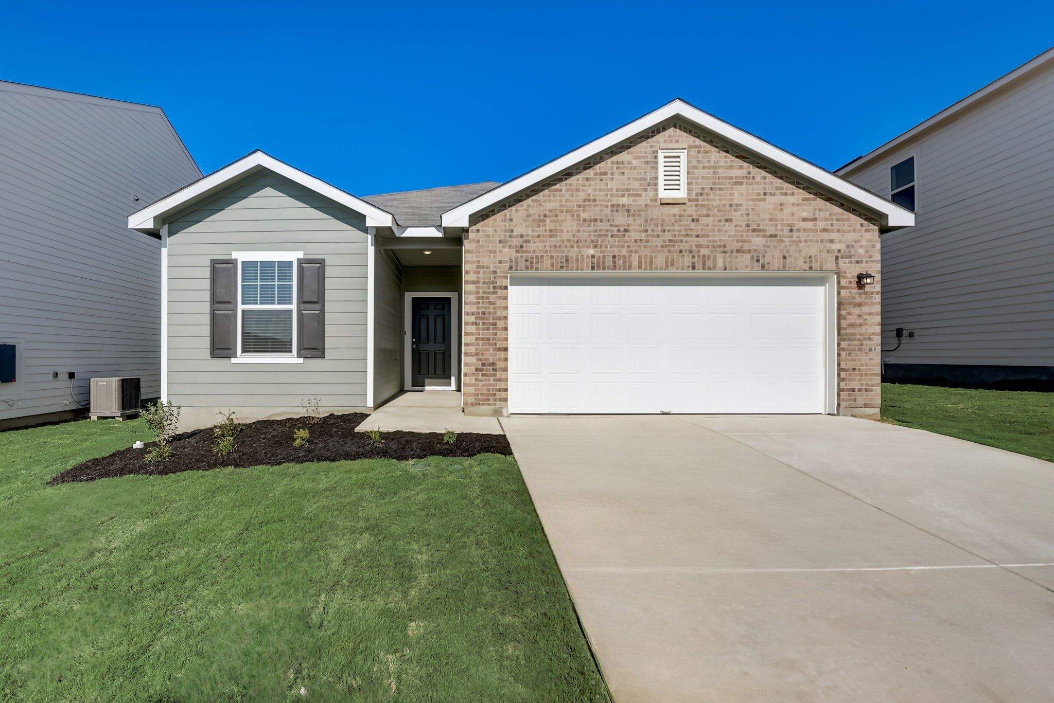 Exterior details and patio area of a home in Rolling Glen, Hutto (Image 1). Exterior details and patio area of a home in Rolling Glen, Hutto (Image 1).
