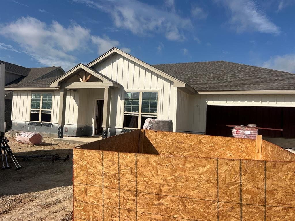 Front exterior of a new home in Stoneview, Glen Rose, TX, highlighting curb appeal (Image 1). Front exterior of a new home in Stoneview, Glen Rose, TX, highlighting curb appeal (Image 1).