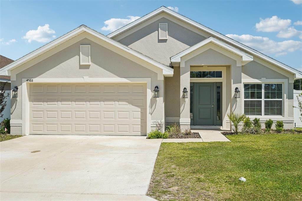 Front exterior of a new home in , Ocala, FL, highlighting curb appeal (Image 1). Front exterior of a new home in , Ocala, FL, highlighting curb appeal (Image 1).