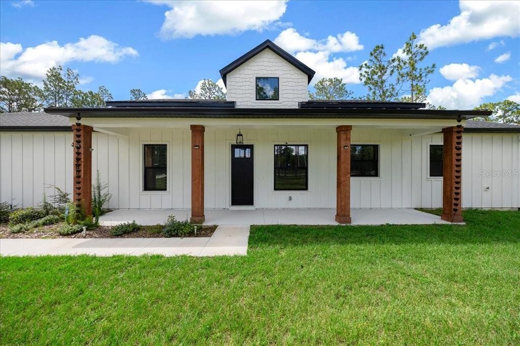 Exterior details and patio area of a home in , Ocala (Image 1). Exterior details and patio area of a home in , Ocala (Image 1).