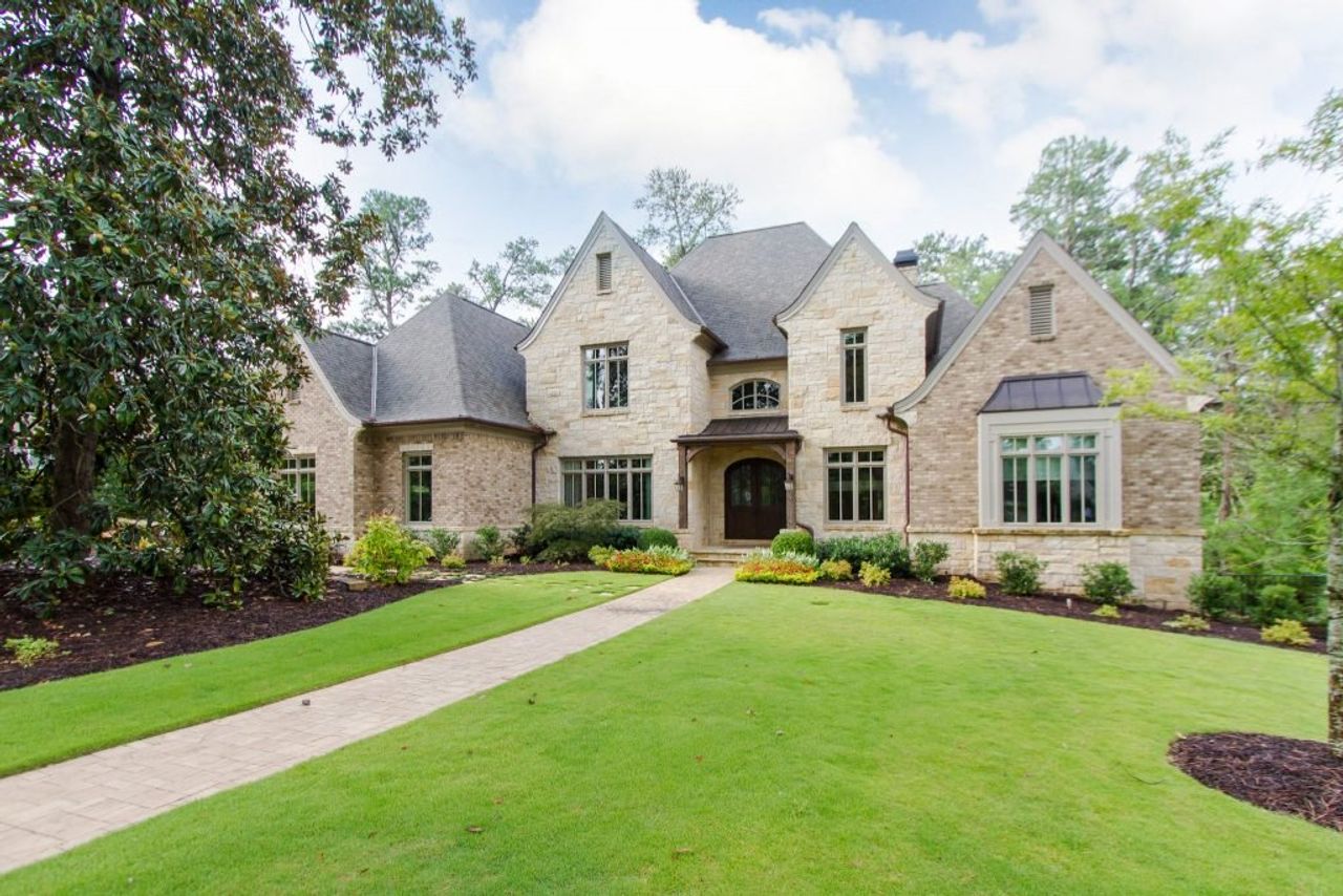 A showcase of a new construction home by Sheehan Built Homes, highlighting their design and quality (Image 2). A showcase of a new construction home by Sheehan Built Homes, highlighting their design and quality (Image 2).