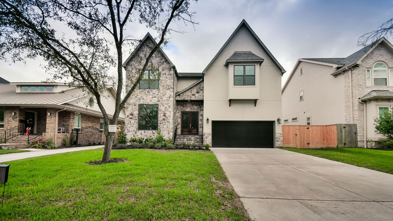 A showcase of a new construction home by Laird Custom Homes, highlighting their design and quality (Image 2). A showcase of a new construction home by Laird Custom Homes, highlighting their design and quality (Image 2).