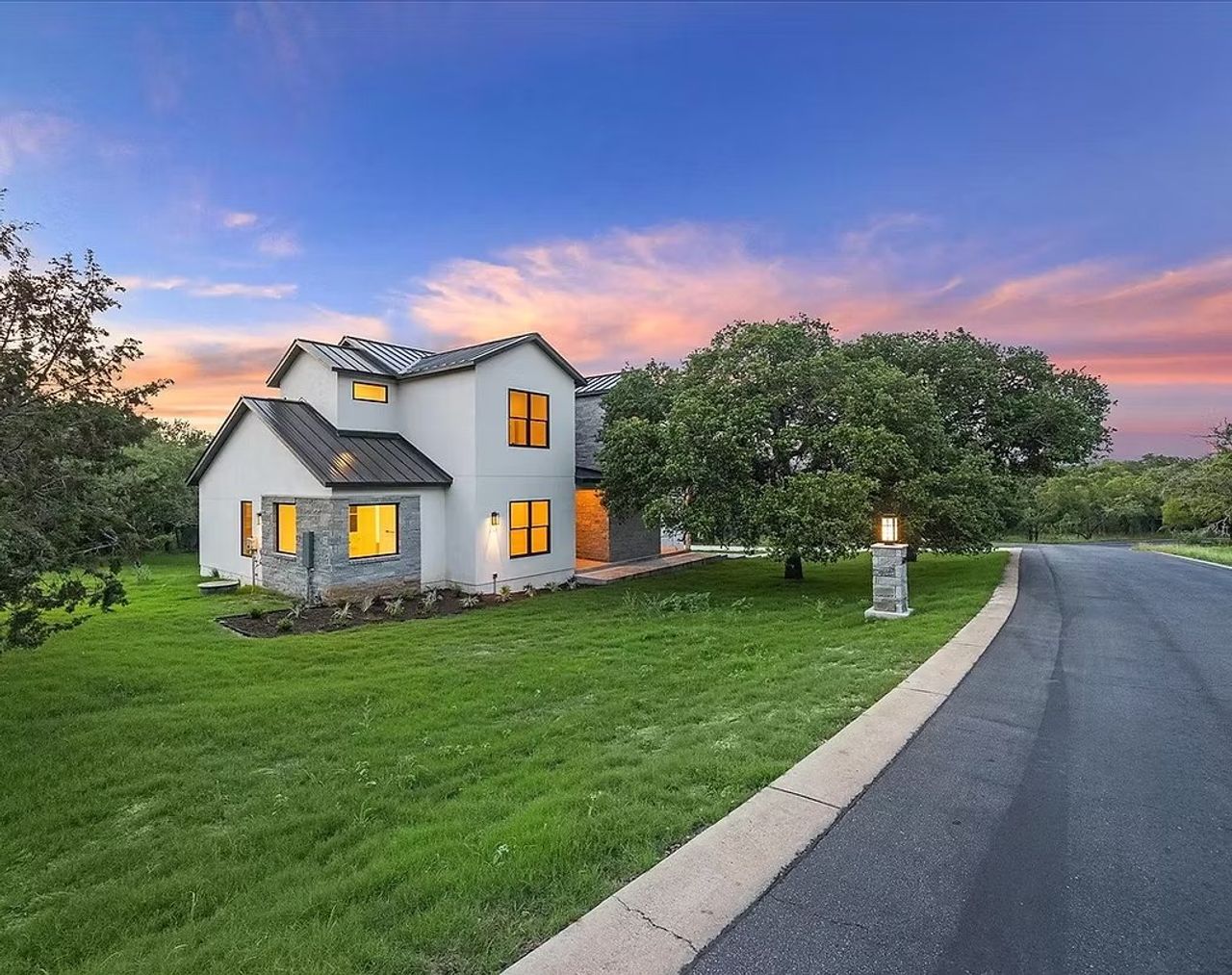 A showcase of a new construction home by Atlas Custom Homes, highlighting their design and quality (Image 2). A showcase of a new construction home by Atlas Custom Homes, highlighting their design and quality (Image 2).