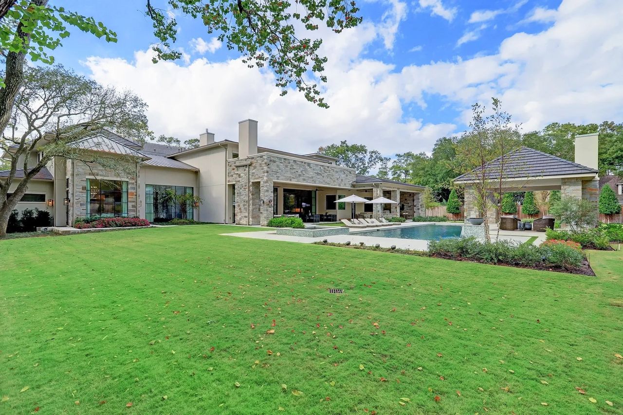 A showcase of a new construction home by Abby Custom Homes, highlighting their design and quality (Image 2).