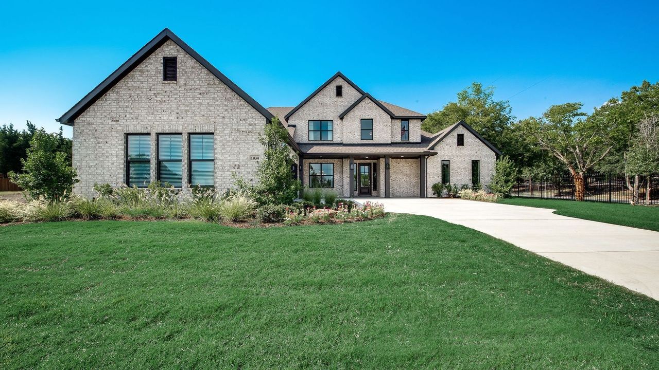 Image 2 of the Elerson Trace community in DeSoto, TX.