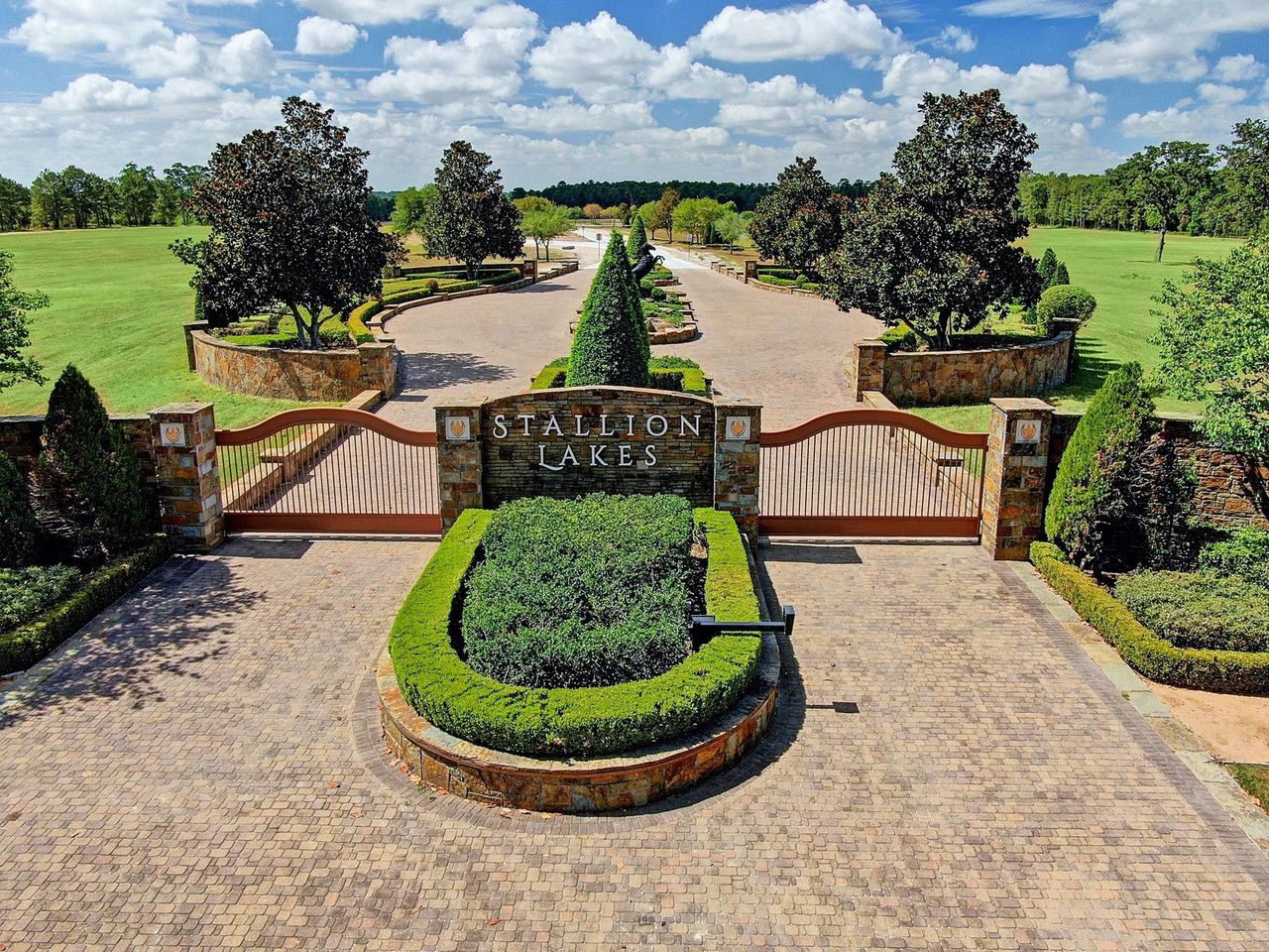 Image 2 of the Stallion Lakes community in Hockley, TX.