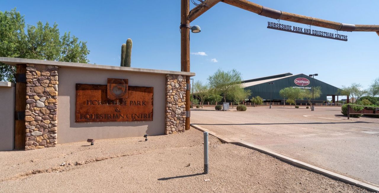 Horseshoe park entrance gate Horseshoe park entrance gate