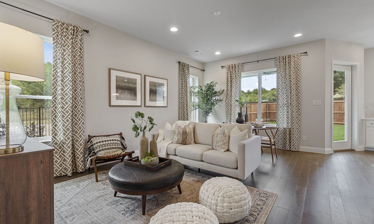 Image 2 of the Oakbend Condominiums community in Fort Worth, TX.