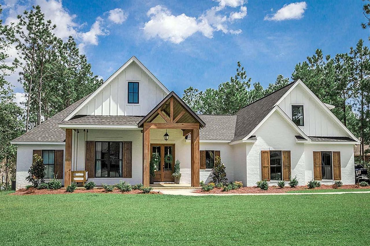Front exterior of a home in the Stratford community, located in Kingston, GA (Image 2).