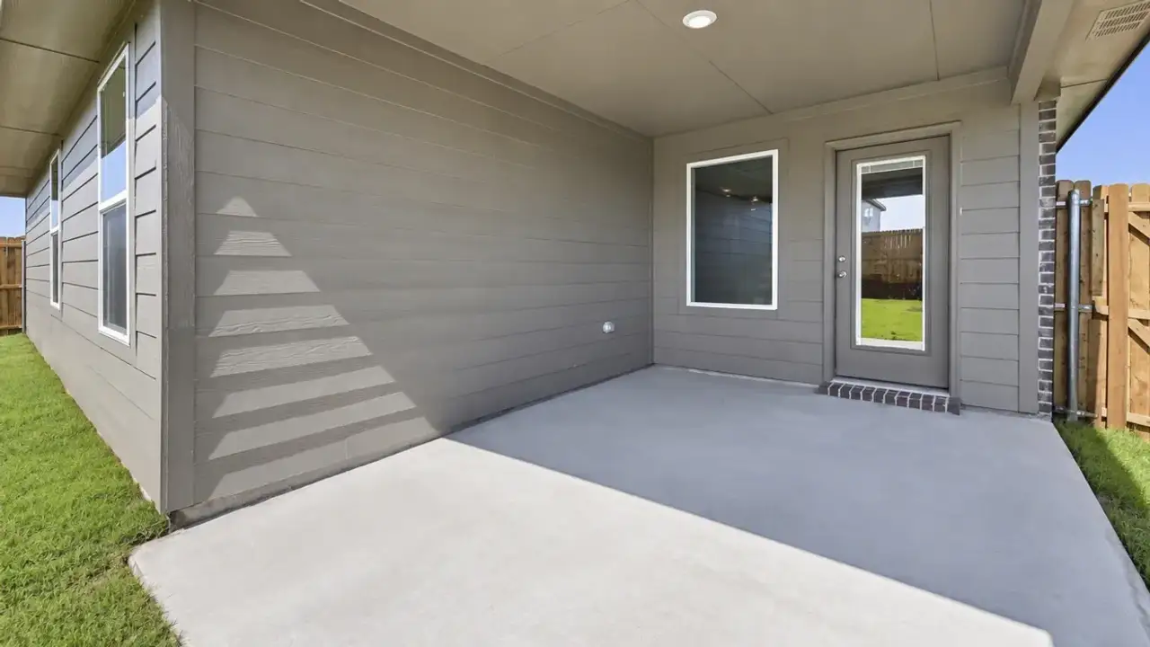 Exterior details of a home in Lane Ranch, Sanger (Image 2).