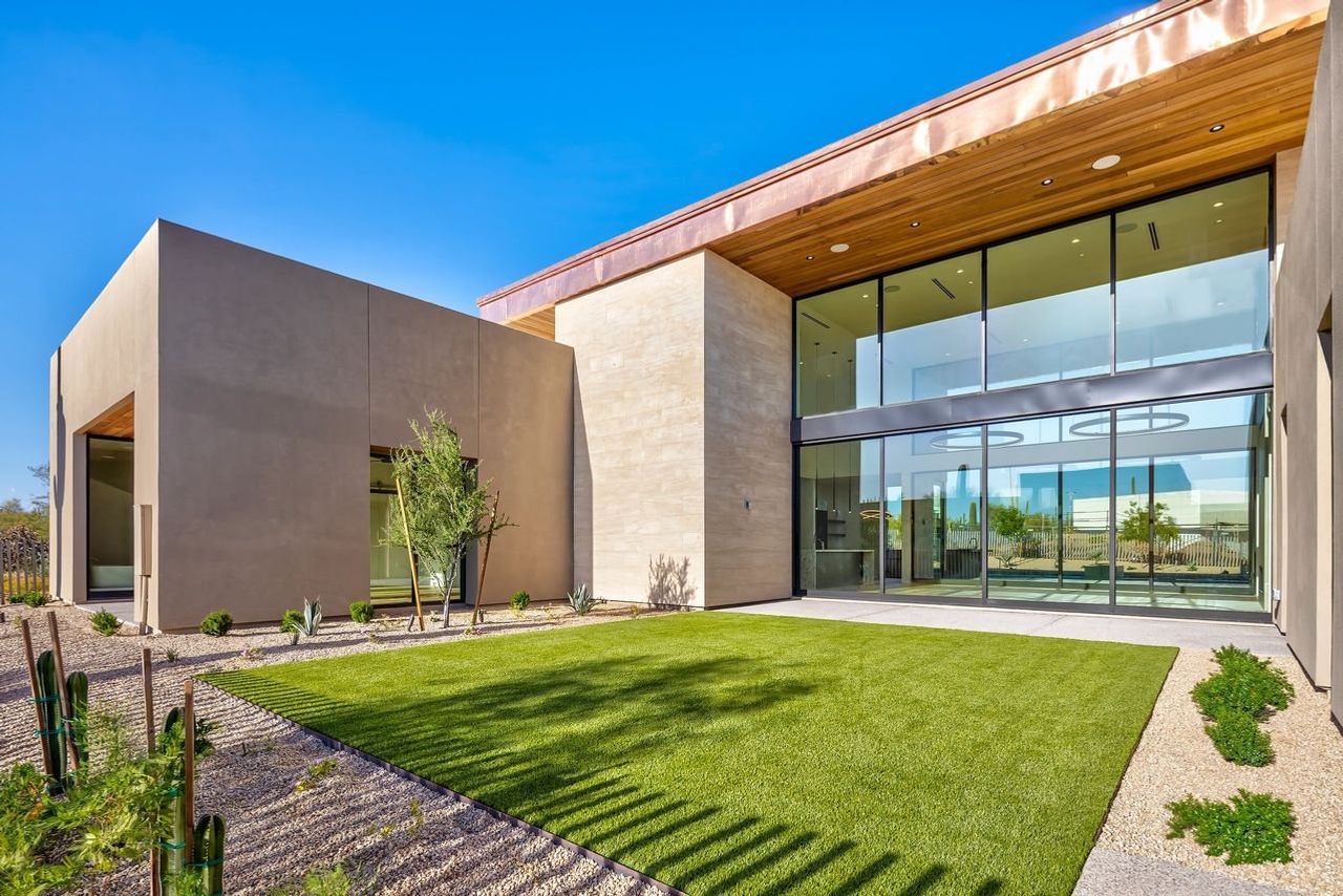 Community amenity available to residents of Lomas Verdes Estates in Scottsdale (Image 2).