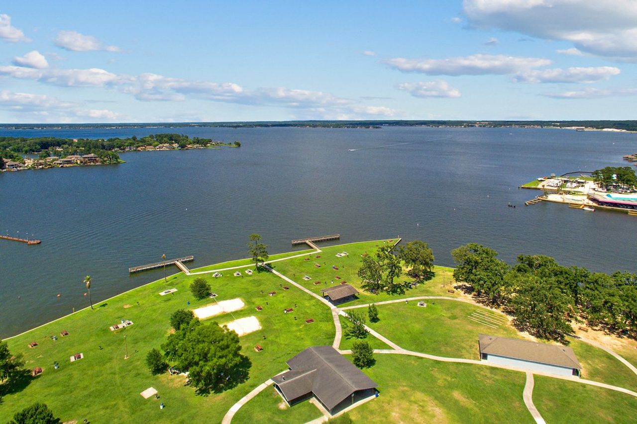 Near Lake Conroe for boating, fishing and waterfront dining