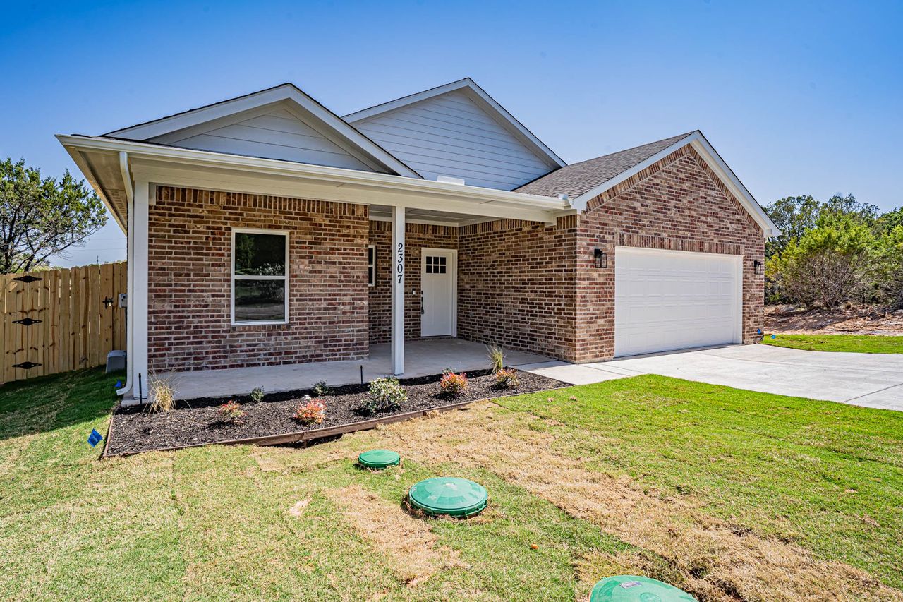 Front exterior of a home in the Canyon Creek community, located in Granbury, TX (Image 2). Front exterior of a home in the Canyon Creek community, located in Granbury, TX (Image 2).