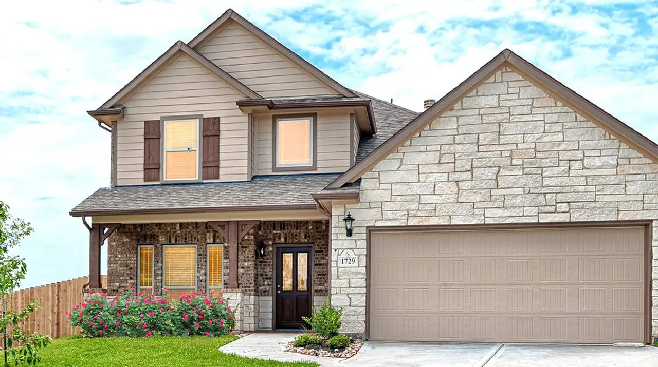 Front exterior of a home in the Meadow Glen community, located in Conroe, TX (Image 2).