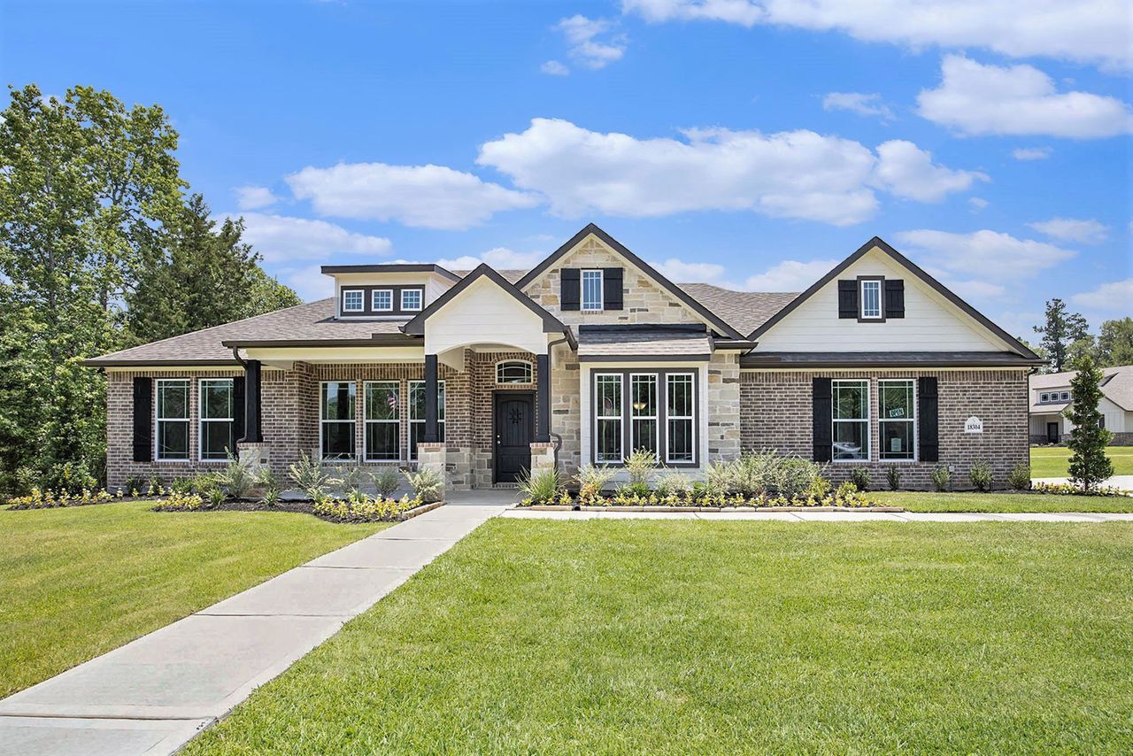 Front exterior of a home in the Oakwood Ranch community, located in Willis, TX (Image 2).