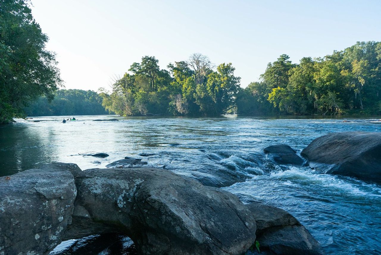 SC Columbia River Rocks Kayakers