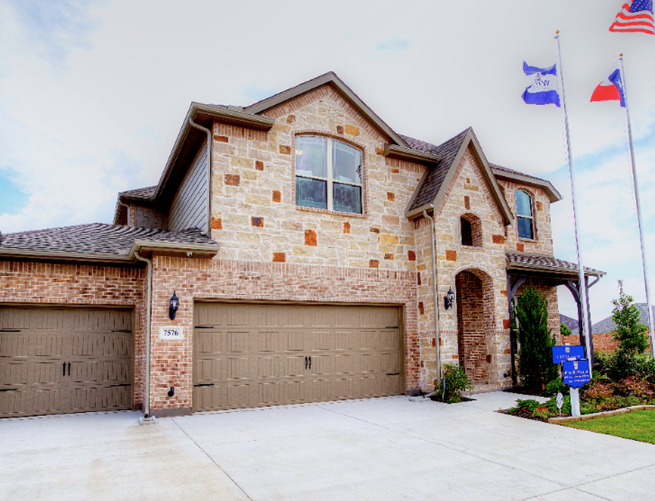 Image 2 of the Clear Lake Estates community in Kennedale, TX.