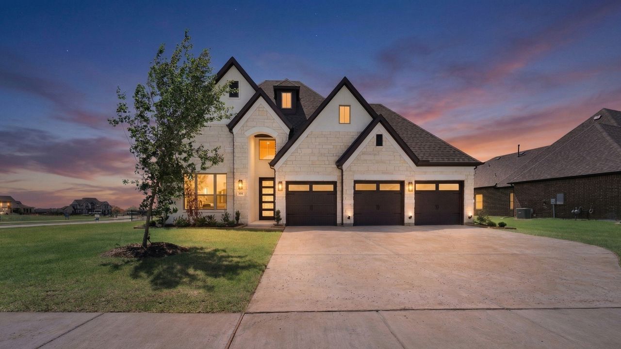 Front exterior of a home in the Heath Golf and Yacht Club community, located in Heath, TX (Image 2).
