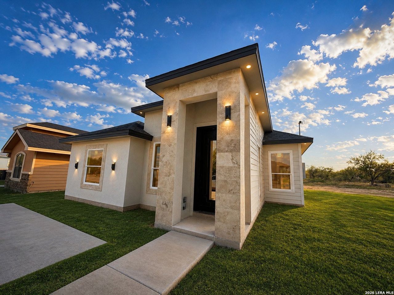 Exterior details and patio area of a home in , Eagle Pass (Image 2).
