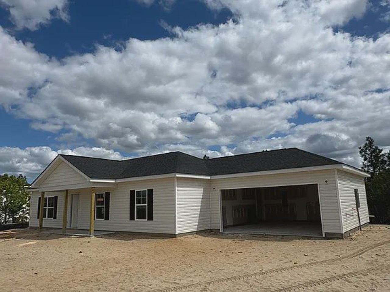 Exterior details and patio area of a home in Amber Hill, West Columbia (Image 2).