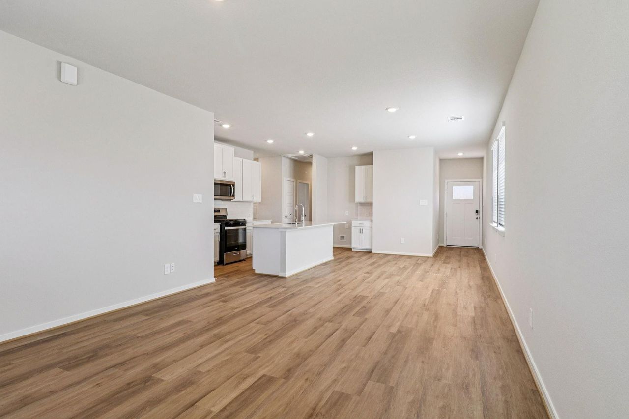 Spacious, unfurnished interior of a new home in Heights of Barbers Hill, Baytown (Image 2).