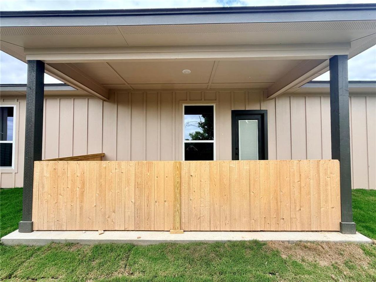 Exterior details and patio area of a home in , Killeen (Image 2).