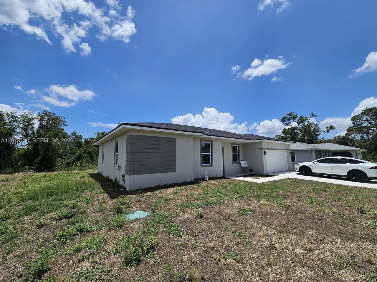 Exterior details and patio area of a home in , Port Charlotte (Image 2).