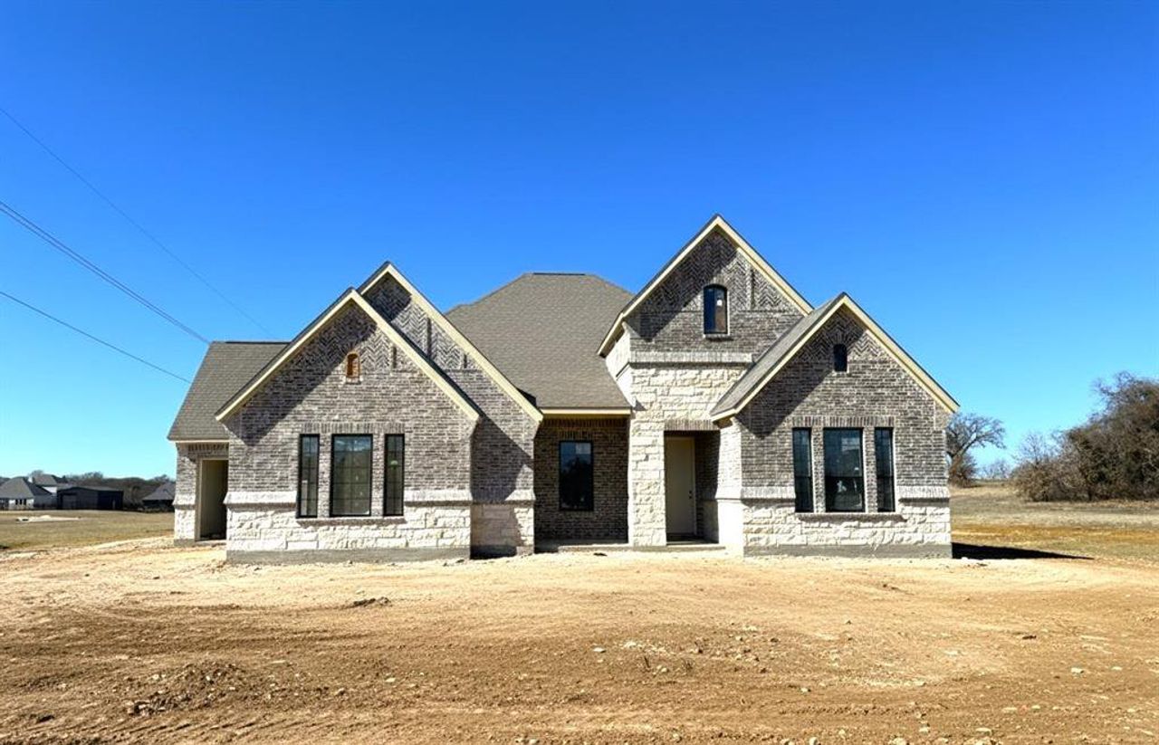 Image 2 of a home in Eagle's Estates.