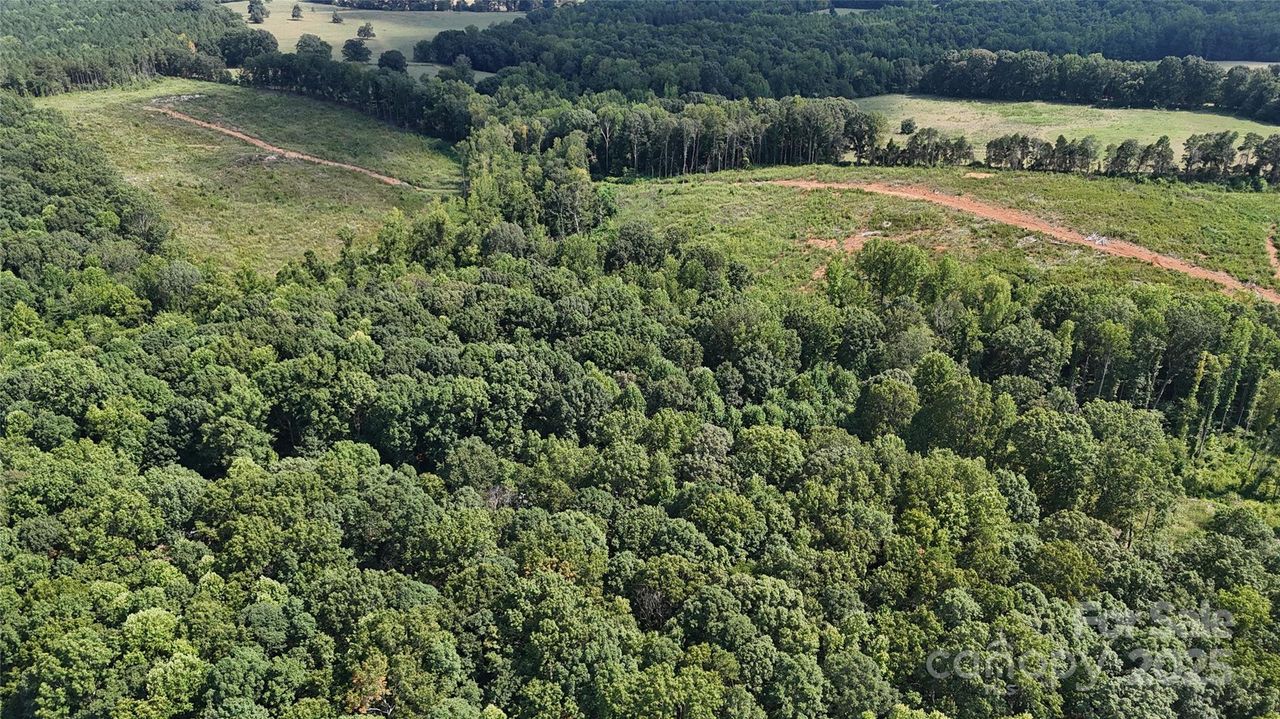 Natural landscape and outdoor views near in Catawba (Image 2). Natural landscape and outdoor views near in Catawba (Image 2).
