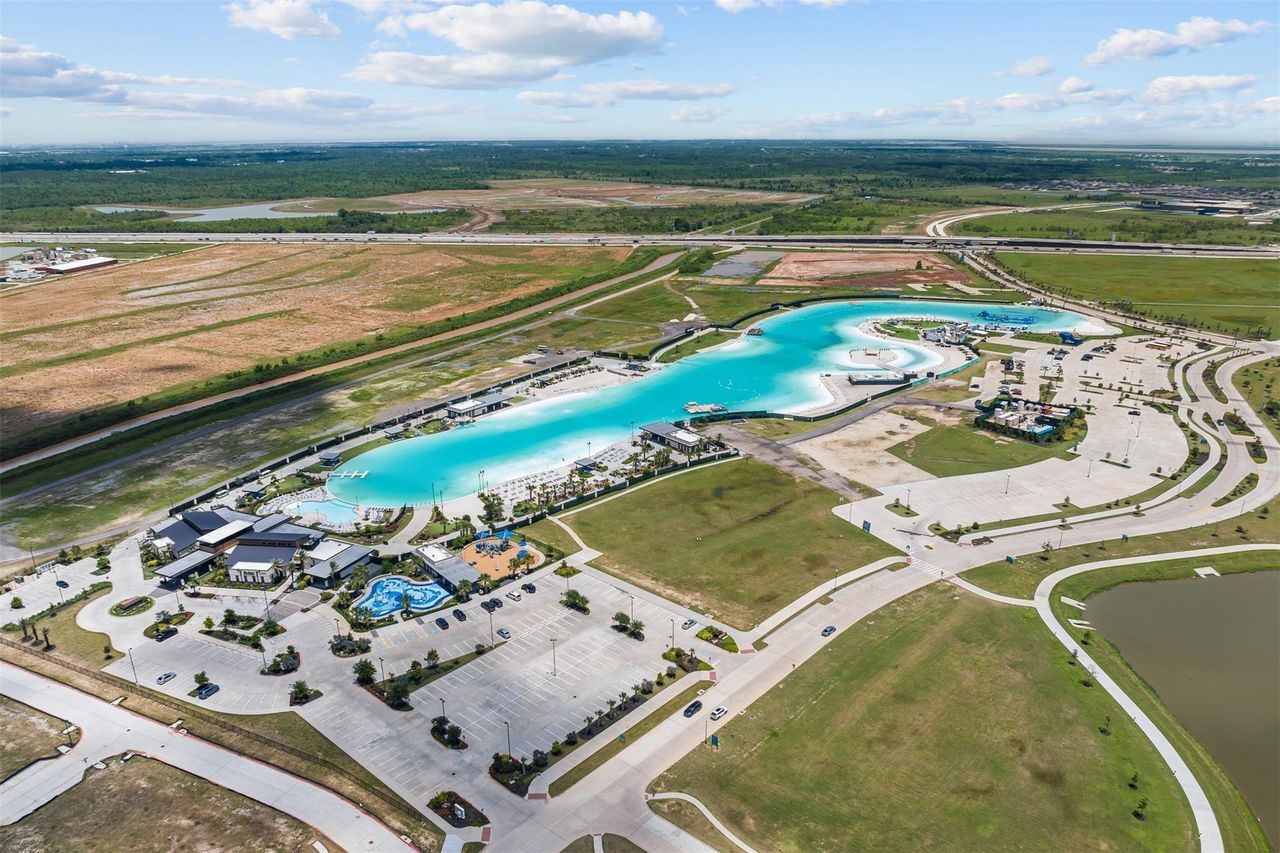 Community amenities in Lago Mar, Santa Fe (Image 2).