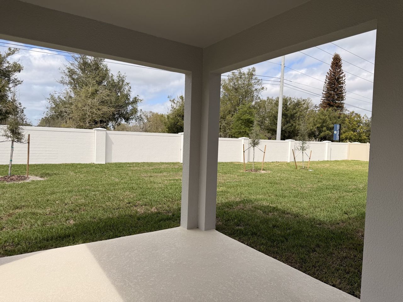 Exterior details and patio area of a home in Harrell Oaks, Orlando (Image 2).