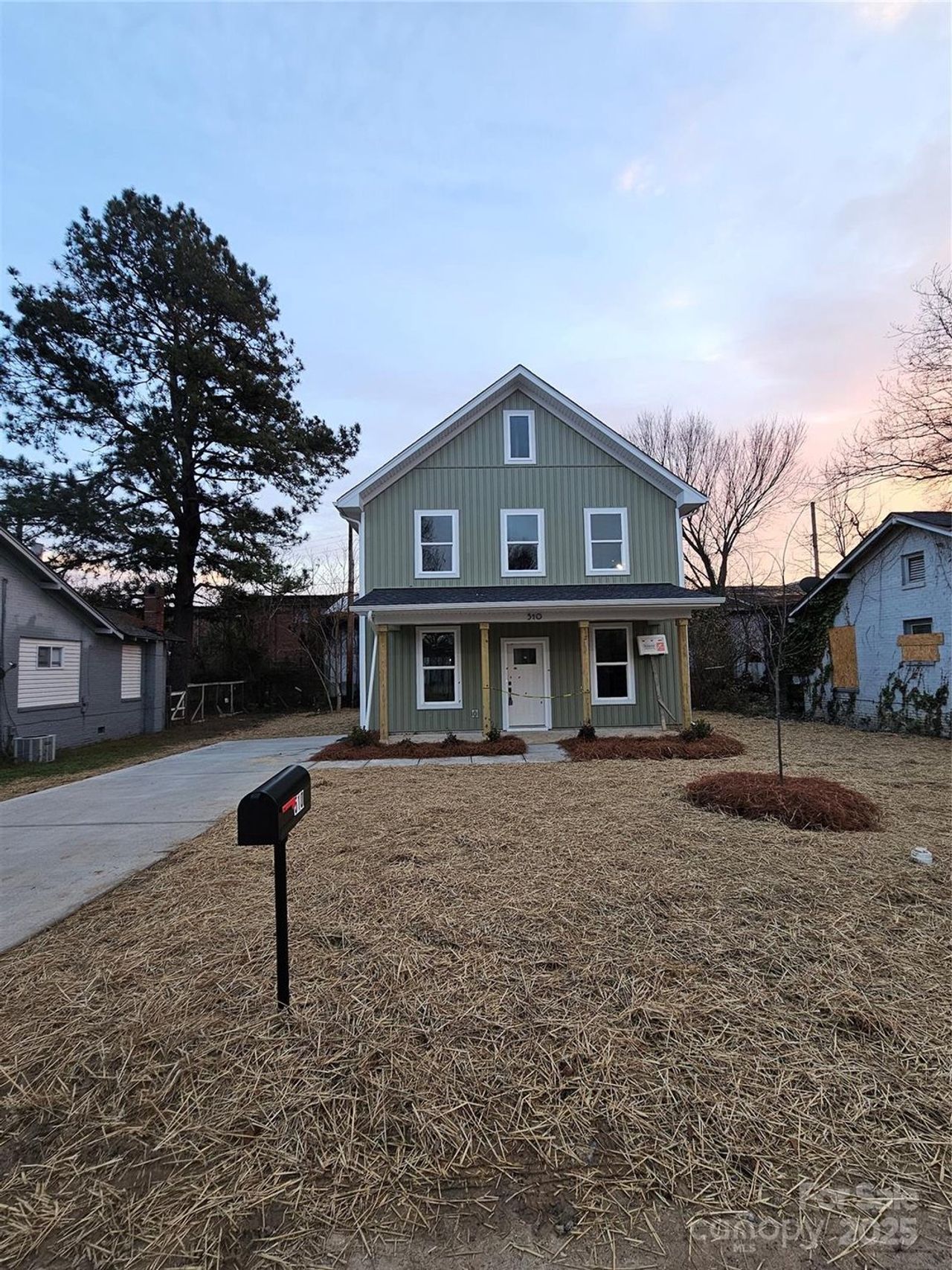 Image 2 of a home in . Image 2 of a home in .