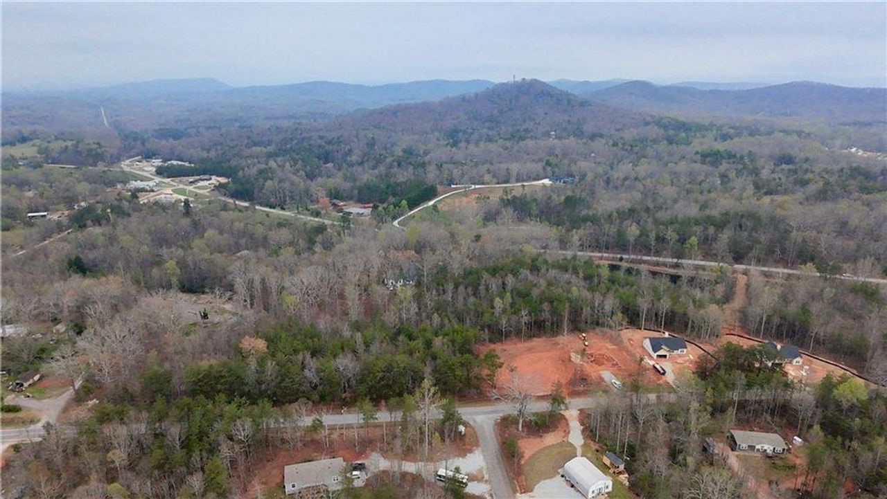 Natural landscape and outdoor views near in Clarkesville (Image 2). Natural landscape and outdoor views near in Clarkesville (Image 2).