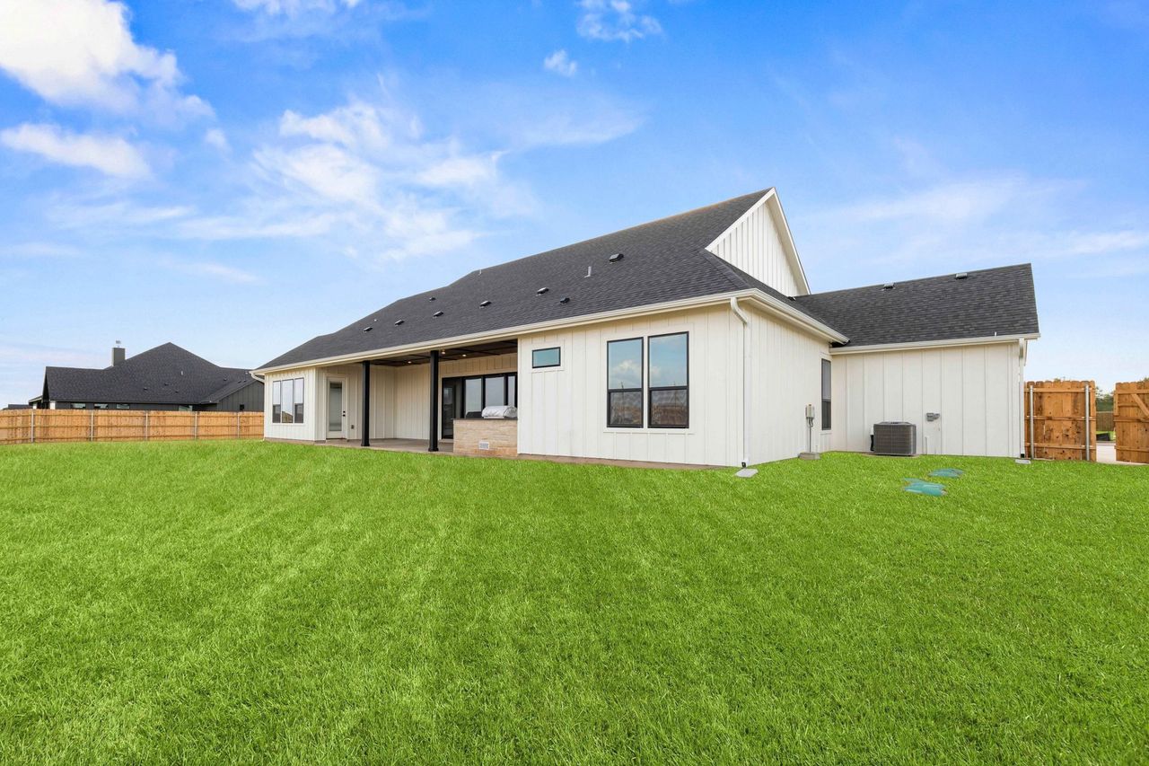 Exterior details and patio area of a home in King Oaks, Salado (Image 2).