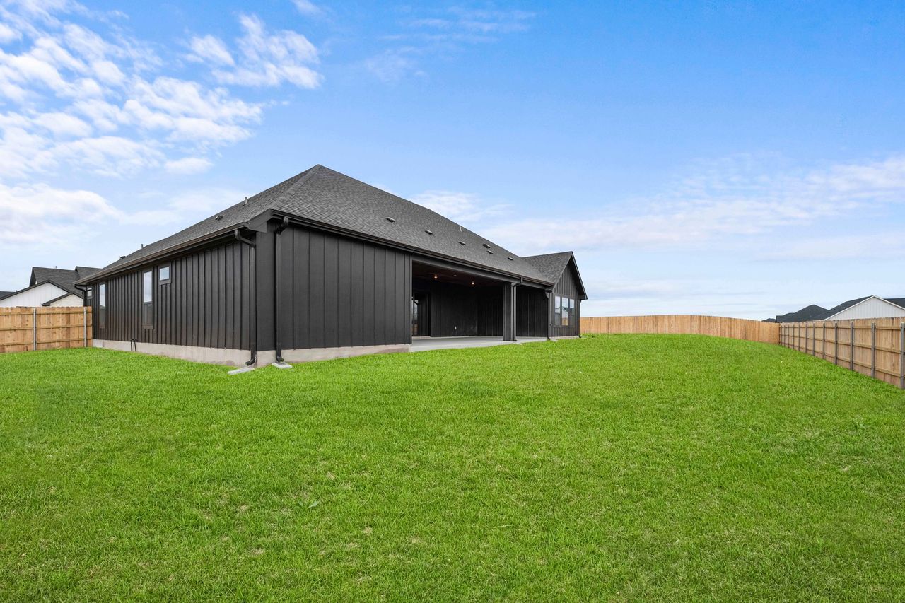 Exterior details and patio area of a home in King Oaks, Salado (Image 2).