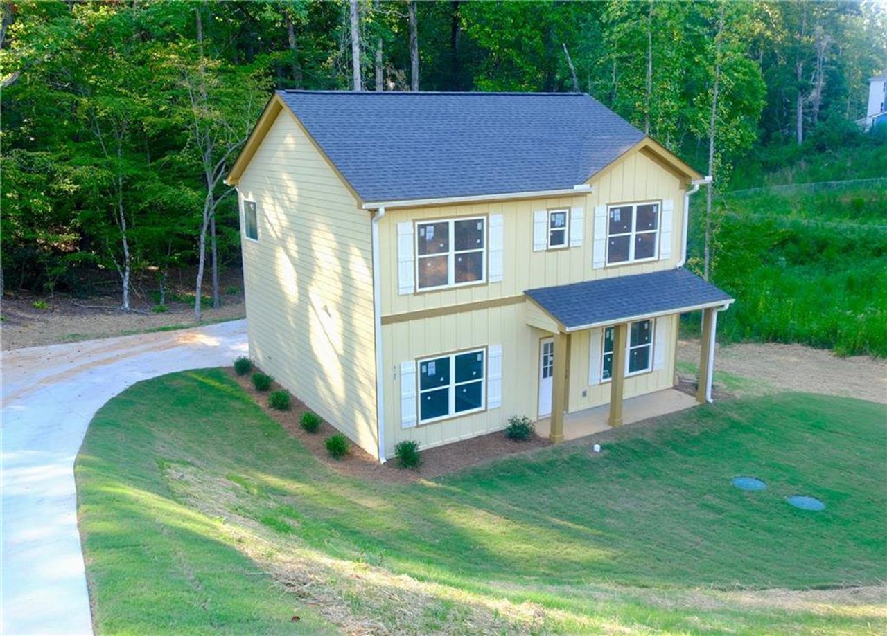 Exterior details and patio area of a home in , Gainesville (Image 2).