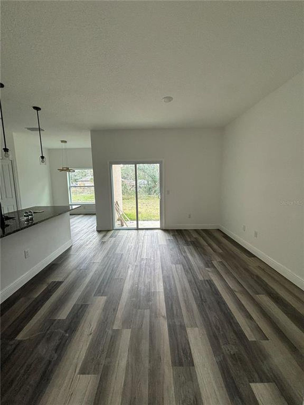 Spacious, unfurnished interior of a new home in , Deland (Image 2).
