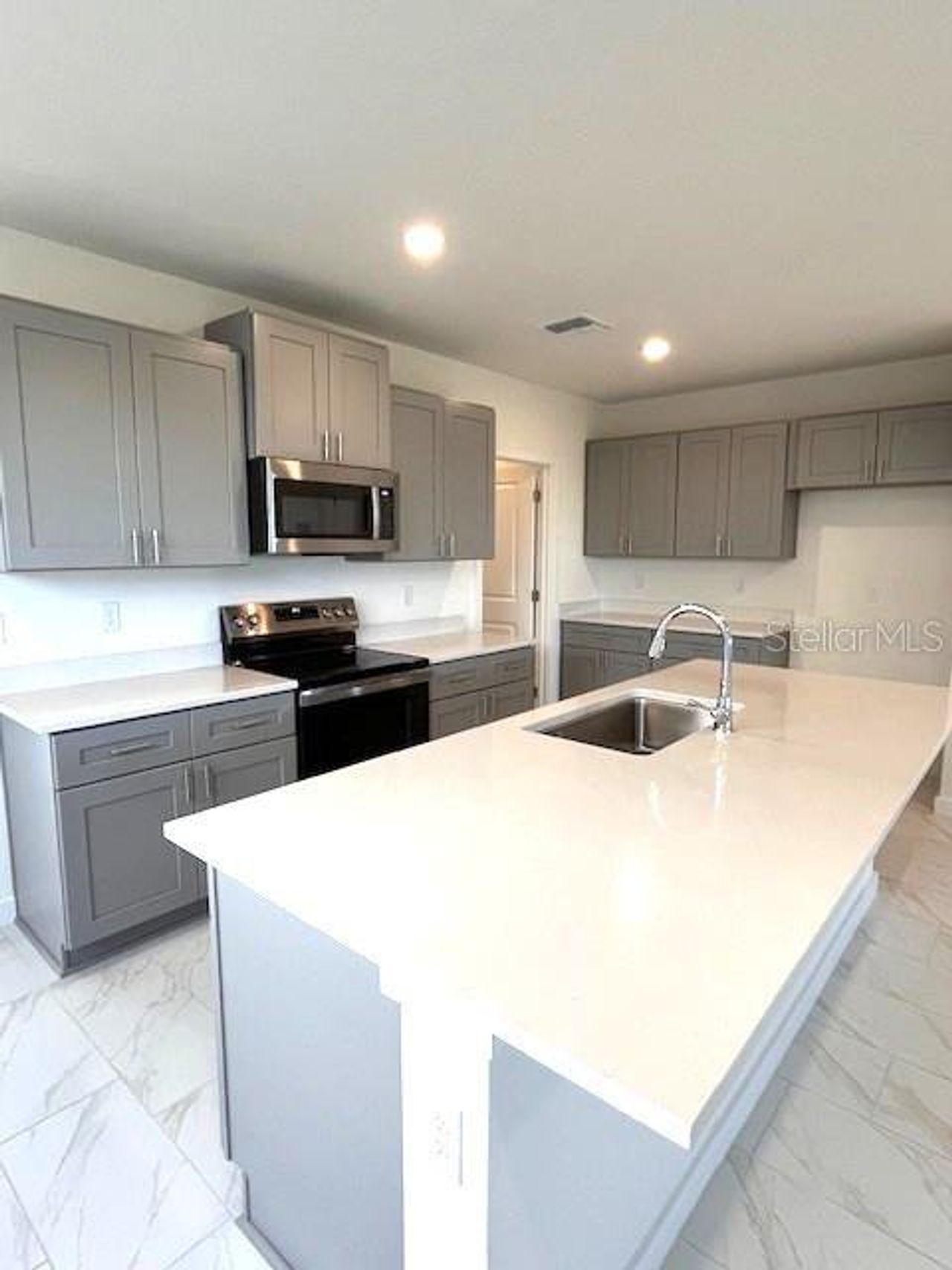 Furnished interior view inside a new home in Hamilton Bluff, Haines City (Image 2). Furnished interior view inside a new home in Hamilton Bluff, Haines City (Image 2).