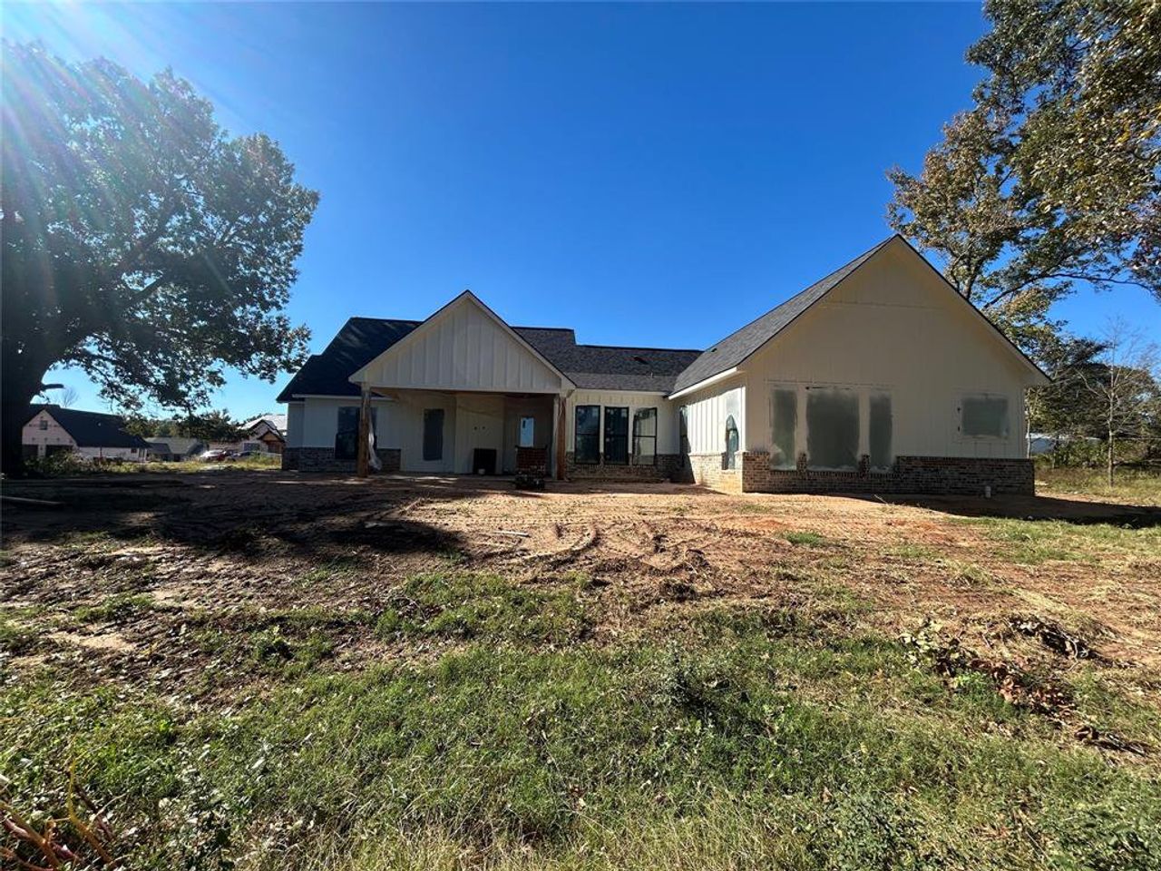 Image 2 of a home in . Image 2 of a home in .