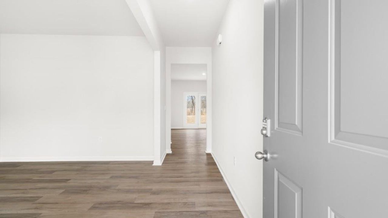 Spacious, unfurnished interior of a new home in Fairhaven, Lithia Springs (Image 2).