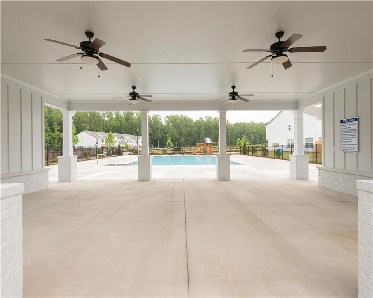 Spacious, unfurnished interior of a new home in Shoals Crossing, Conyers (Image 2). Spacious, unfurnished interior of a new home in Shoals Crossing, Conyers (Image 2).