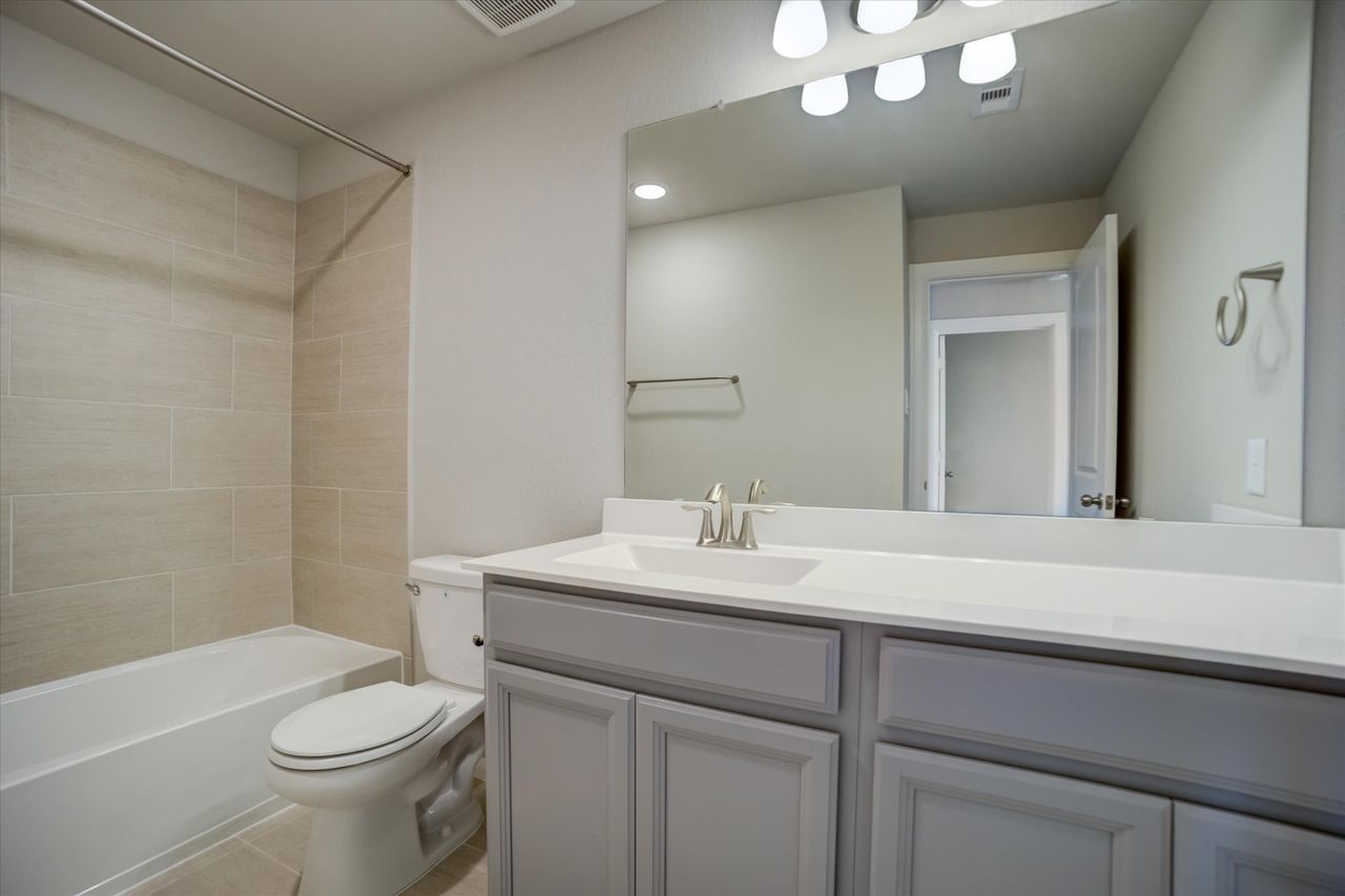 Representative furnished interior of a home built from the The Shelbourne by David Weekley Homes in The Grand Prairie 50’, Hockley (Image 2). Representative furnished interior of a home built from the The Shelbourne by David Weekley Homes in The Grand Prairie 50’, Hockley (Image 2).