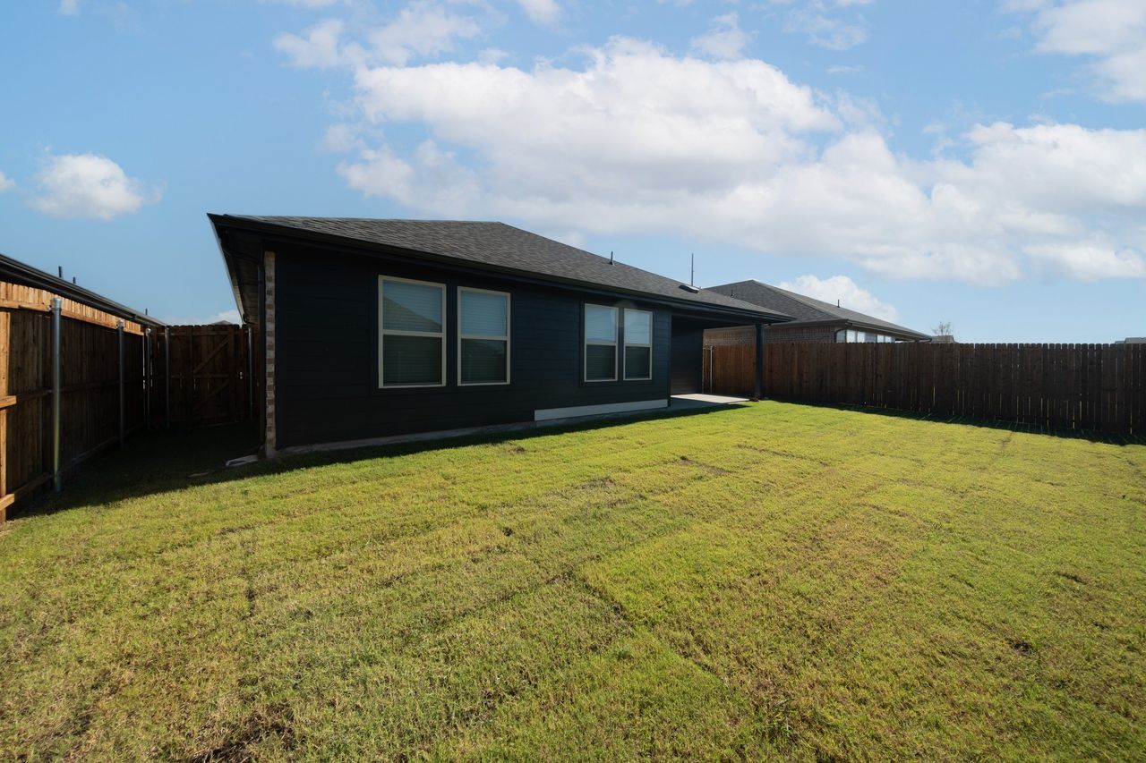 Exterior details and patio area of a home in Stark Farms, Denton (Image 2).