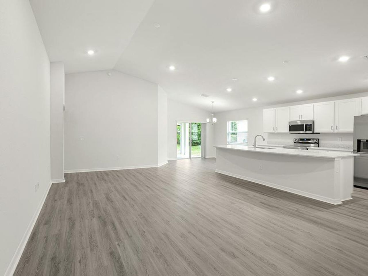 Move-in-ready 4-bedroom home for sale in Belleview, FL!