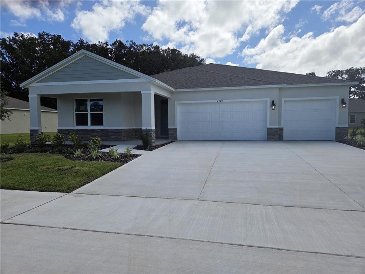 Exterior details and patio area of a home in Wexford Cove, Ormond Beach (Image 2).