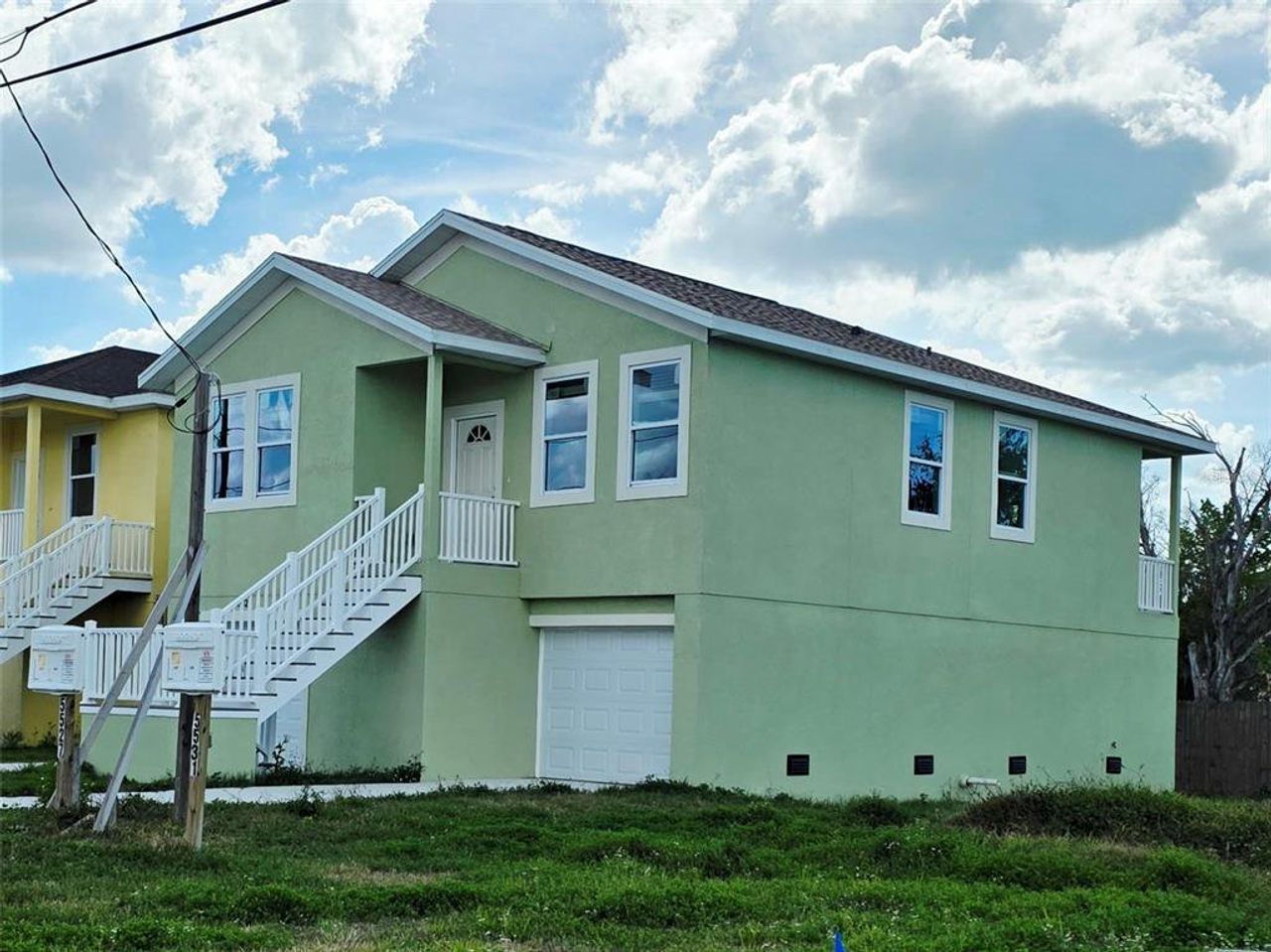 Exterior details and patio area of a home in , New Port Richey (Image 2).