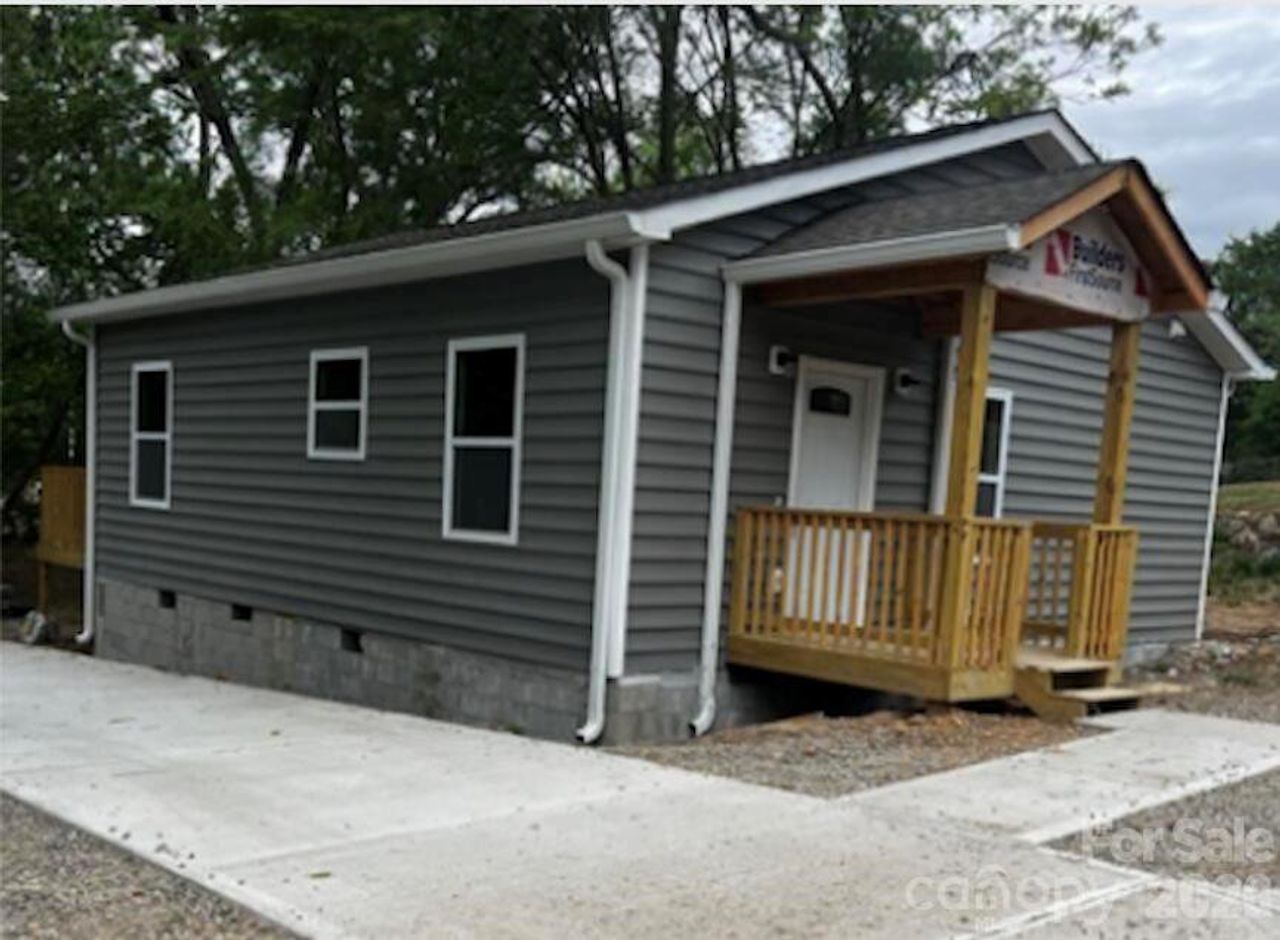 Exterior details and patio area of a home in , Lancaster (Image 2).