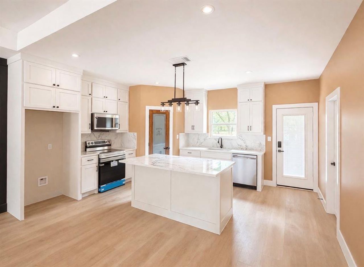 Furnished interior view inside a new home in , Quinlan (Image 2).