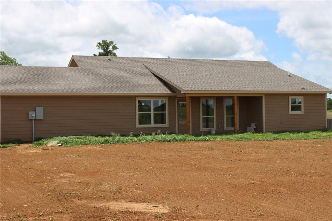 Exterior details and patio area of a home in , Jacksboro (Image 2).