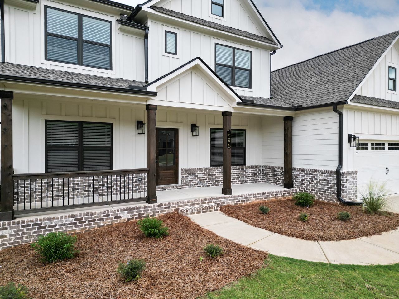 Exterior details and patio area of a home in Red Oak Ridge, Loganville (Image 2).